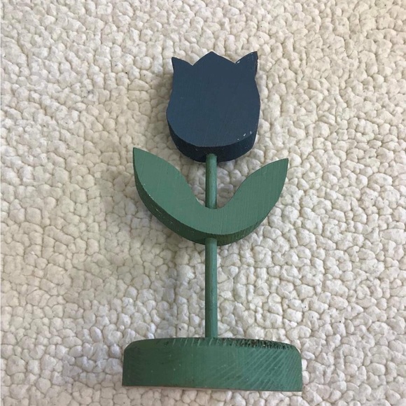 Other - Wood Flower / Blue & Green Floral Tabletop Decor
Measures: 8” H x 3.5” W x 3.25”